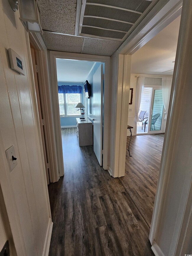Building Photo - 401 N Hillside Dr