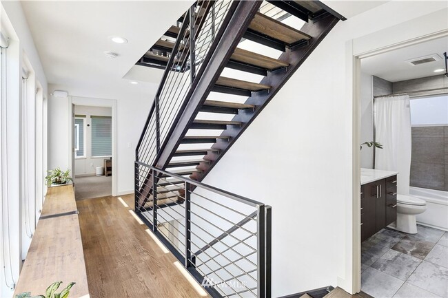 Building Photo - Modern & Chic Ballard Stand-Alone Home Nea...