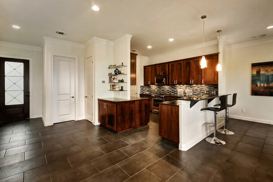 Building Photo - 4000 Ranch Road 620 N Unit 4
