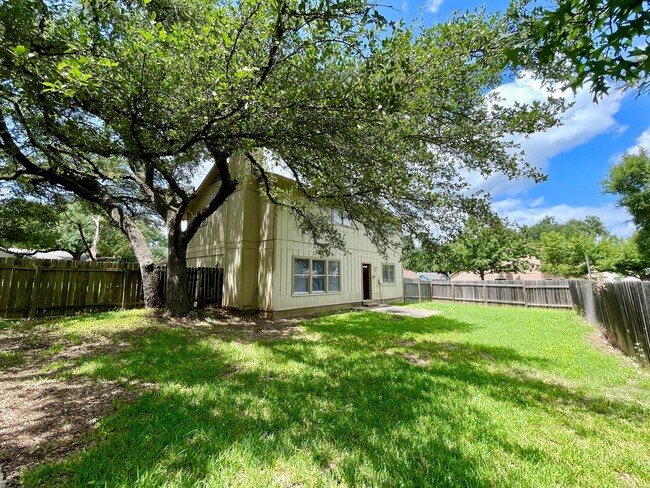 Building Photo - EXEMPLARY ROUND ROCK ISD - NO CARPET - FAN...