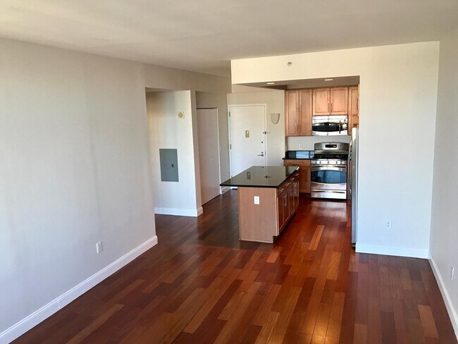 Building Photo - 389 Washington St