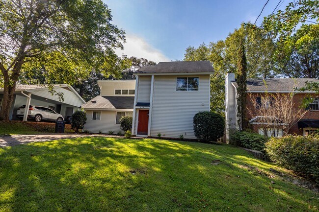 Building Photo - Spacious 3 Bedroom 2 Bath!