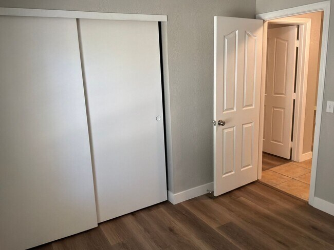 Building Photo - Condo 3 bedrooms 2 bathrooms 1 car garage gated subdivision.