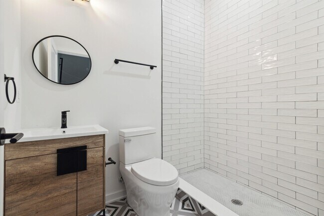 Building Photo - 1535 N Sydenham St