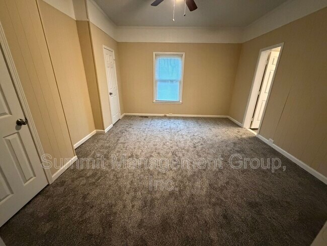 Building Photo - 34 Ivy St