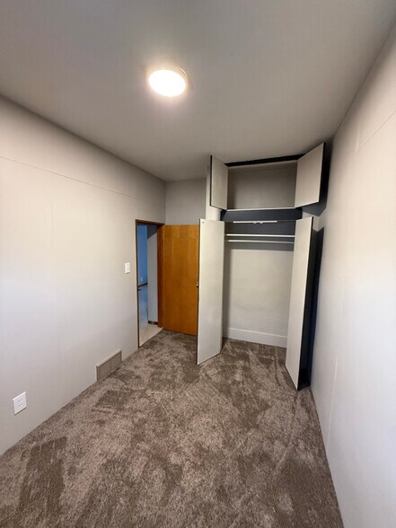 Building Photo - 710 W 8th St