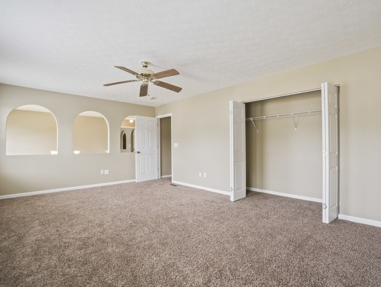 Building Photo - 626 Riverby Ln