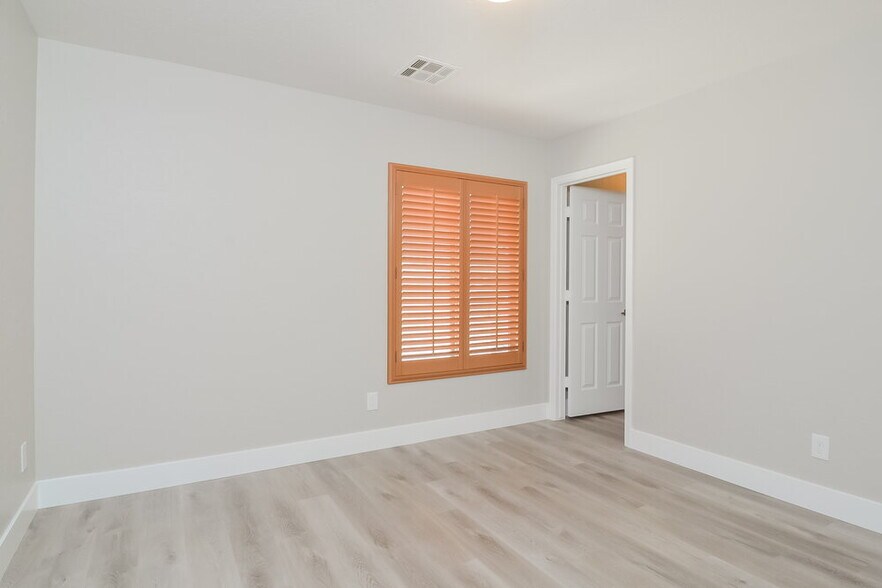 Building Photo - 255 Crusades Ave