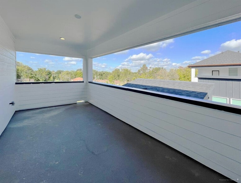 3rd floor balcony with views. - 717 N Emile St