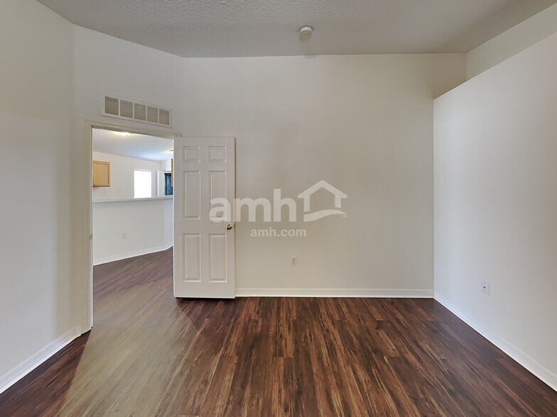 Building Photo - 5549 Shady Pine St S