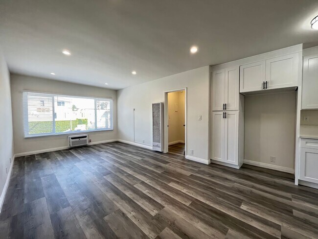 Interior Photo - Van15352