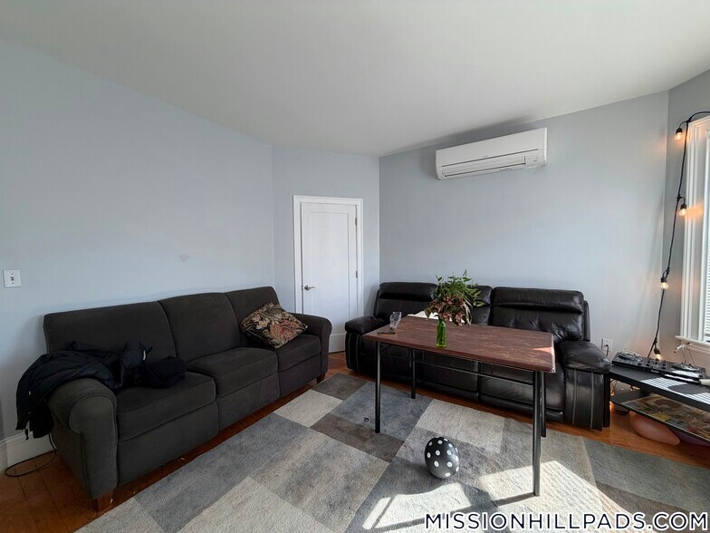 Building Photo - 100 Calumet St