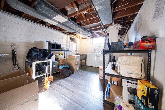 Building Photo - 3957 Ewing Ave S