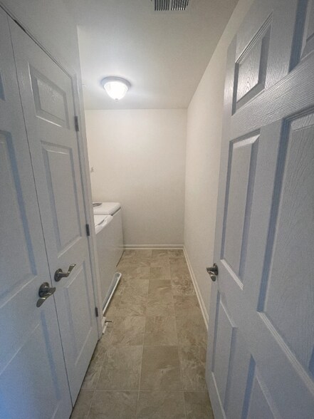 Building Photo - 203 Thompson Ave