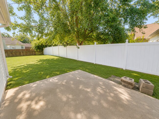 Building Photo - Modern Ranch Living in Desirable Cooper Farms!