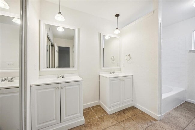 Building Photo - 13004 Sinton Ln