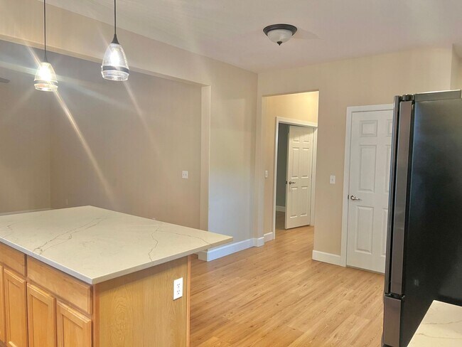 Building Photo - Must See! Beautiful 3bd/ + Bonus Rm/2.5 bath/ Primary Bed on Main/ /Heat Pump/Updated Features