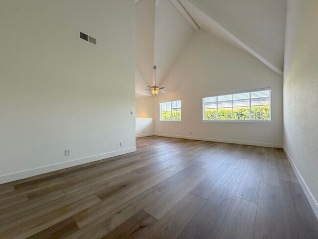 Building Photo - Alhambra Dr