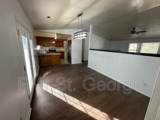 Building Photo - 3059 Bayberry Cir