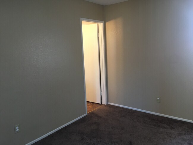 Building Photo - 2030 S Bon View Ave