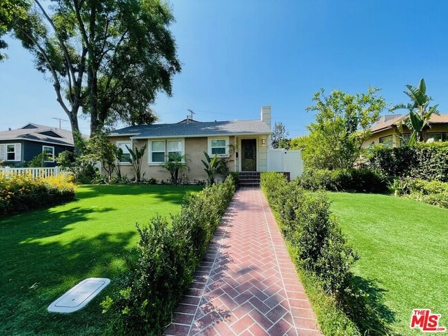 Building Photo - 13964 La Maida St