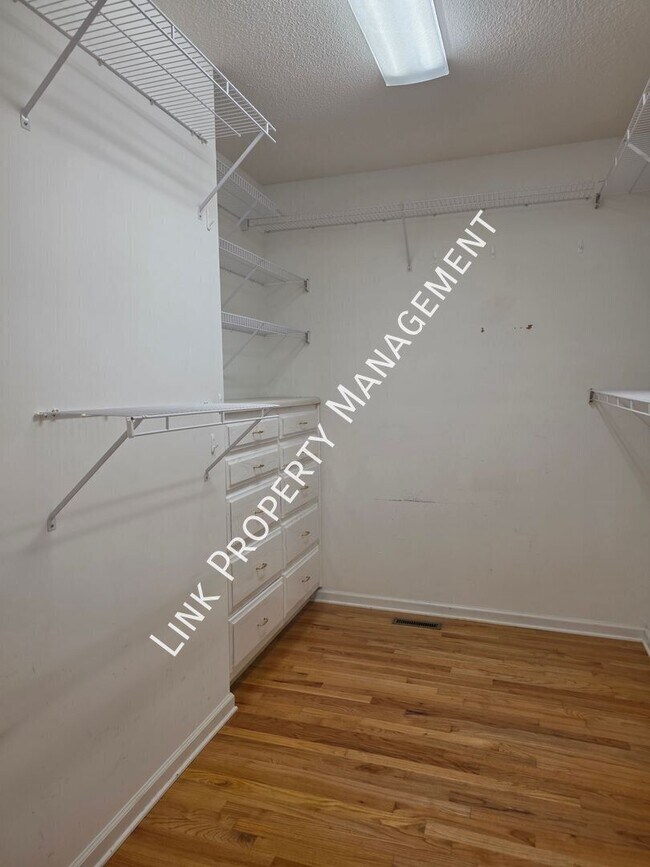 Building Photo - 6710 W Point Dr