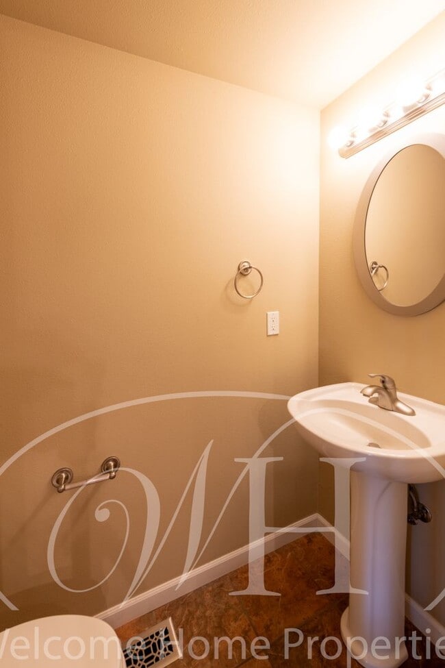 Building Photo - High End Condo Close to Downtown Walla Walla