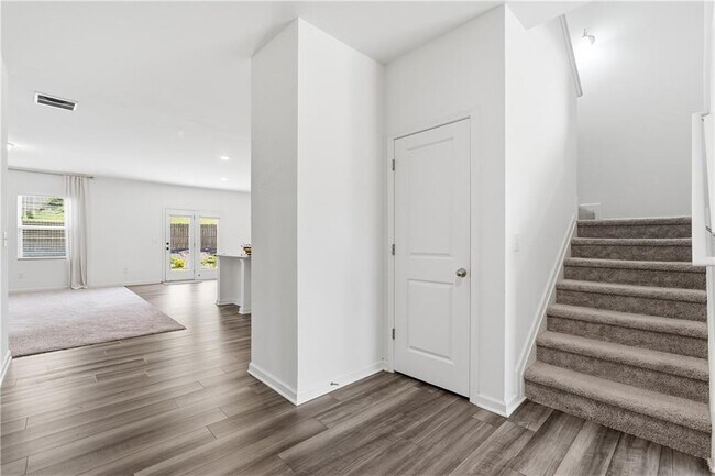 Building Photo - 121 Carnaby St