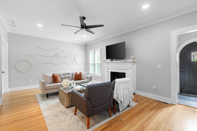 Building Photo - 420 E 6th Ave