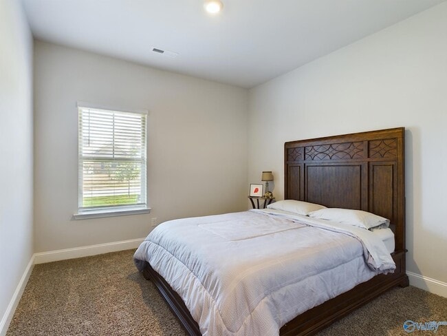 Building Photo - 219 Maureen Dr SW