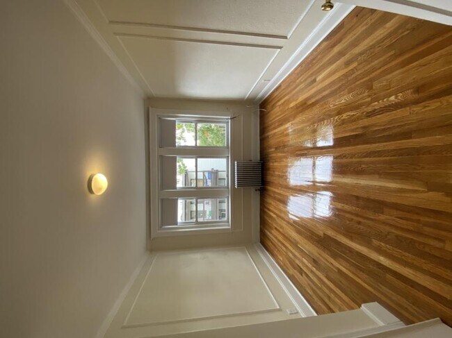 Building Photo - bedroom in Boston MA 02134