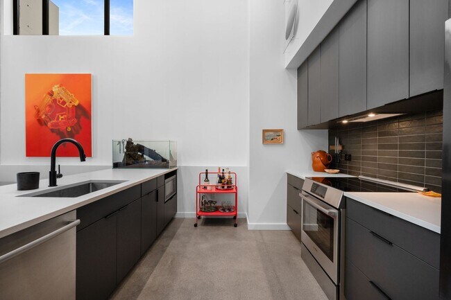 Building Photo - 1601 Park Ave