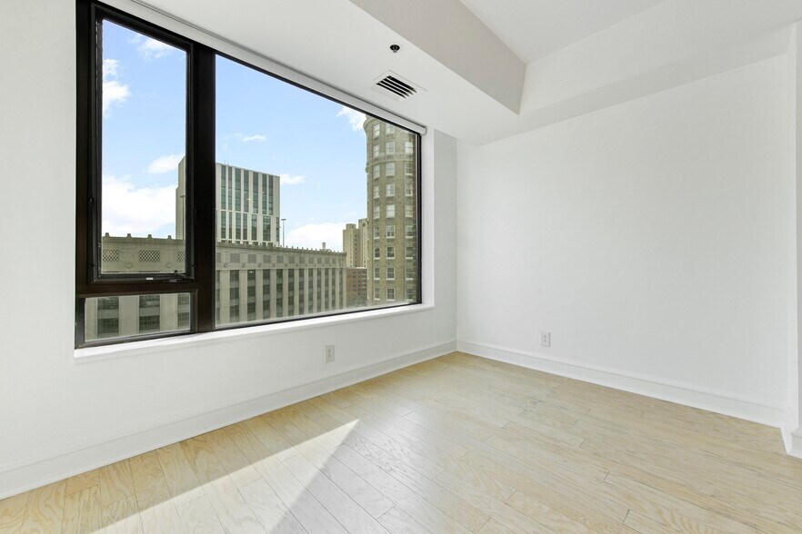 Building Photo - 220 Boylston St