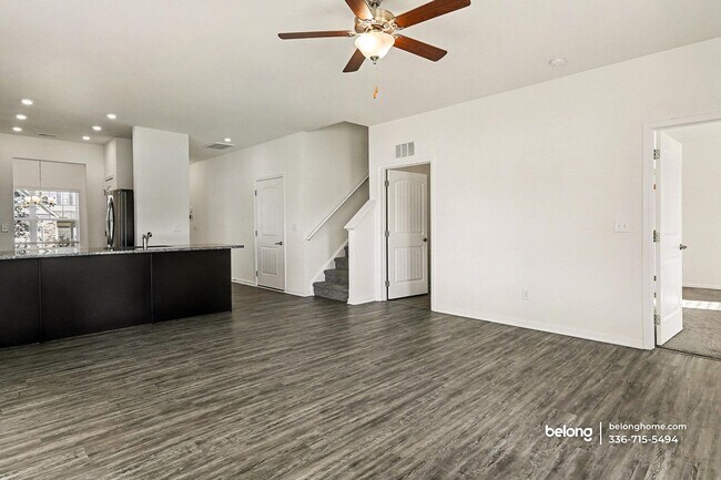 Building Photo - 103 W Tecoma Ln