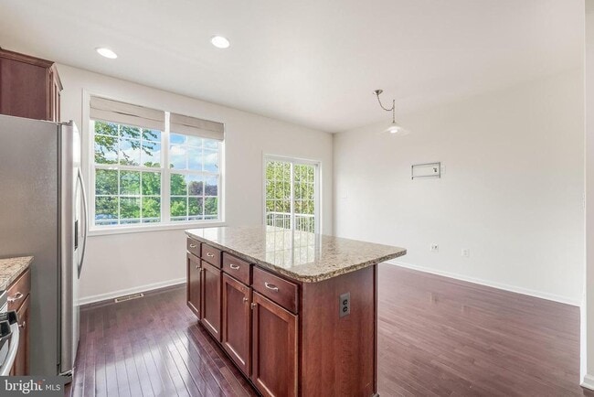 Building Photo - 43190 Loudoun Reserve Dr