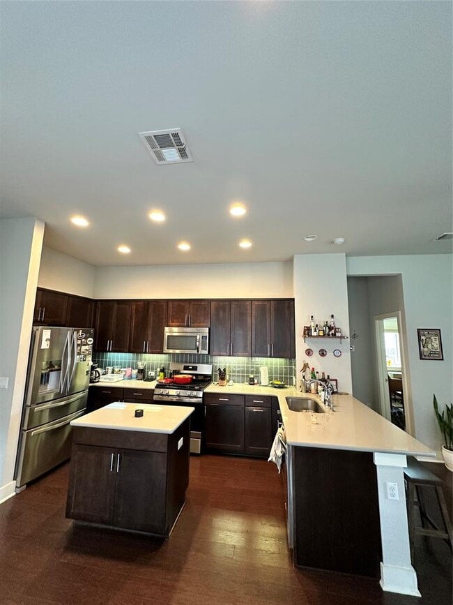 Building Photo - 8021 Izetta Ln