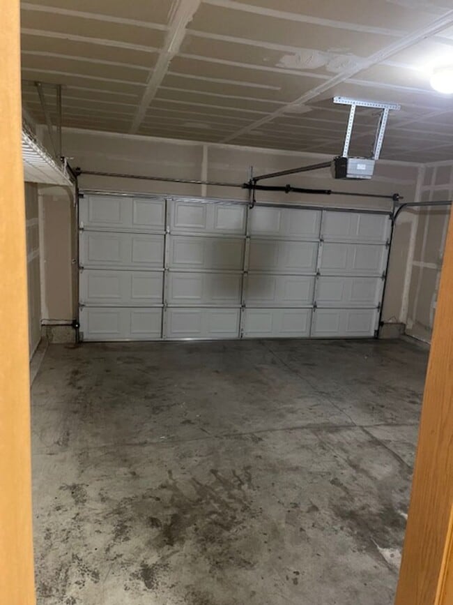 Building Photo - Beautiful 4 Bedroom 2.5 Bath in Liberty Ri...