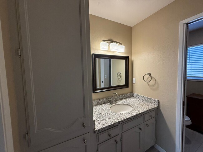 Building Photo - 1460 Berry Dr