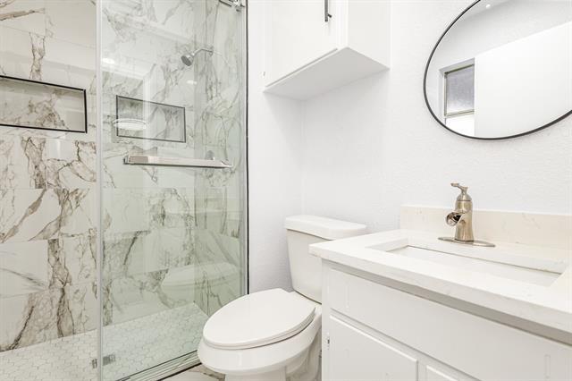 Building Photo - 800 Overhill Ct