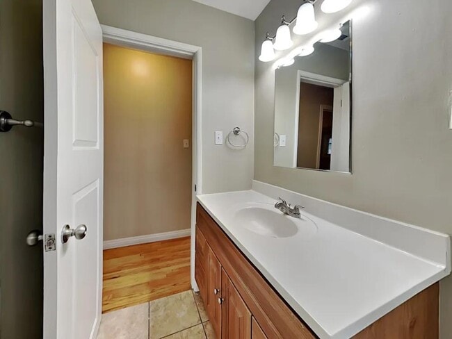 Building Photo - 4533 Albury Ave