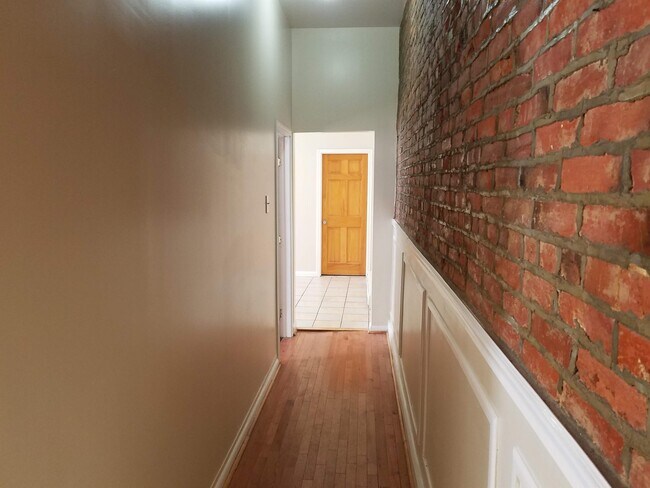 Building Photo - 1323 W Butler St