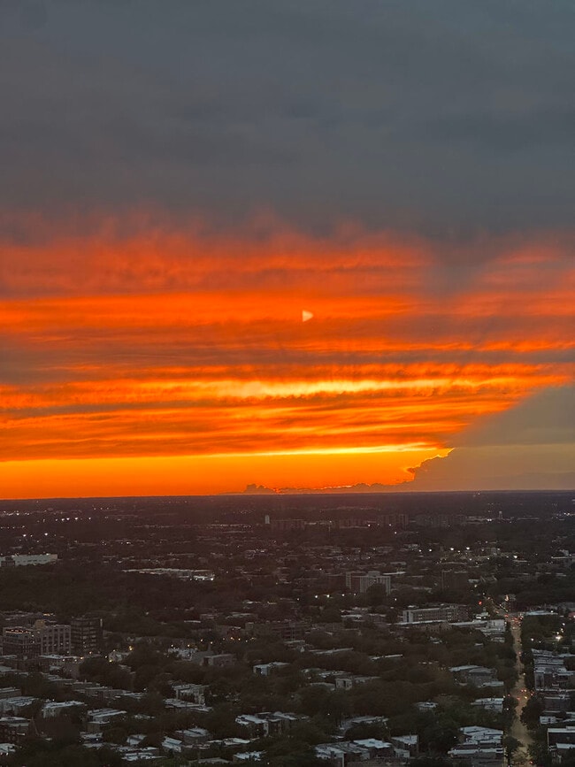 Building Photo - 5415 N Sheridan Rd