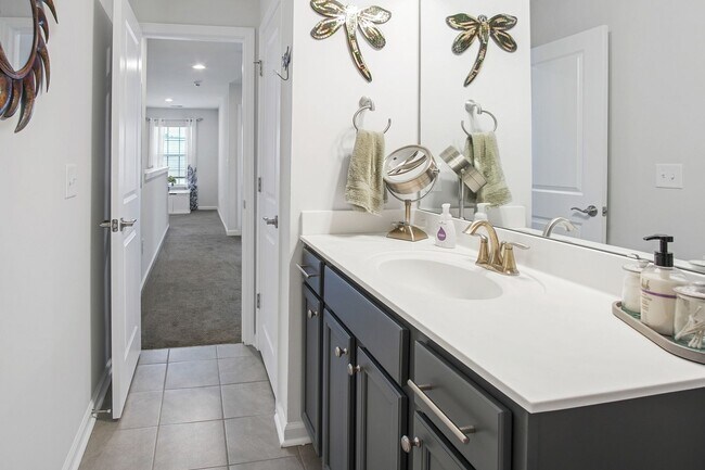 Building Photo - Glenmoor 3BR/2BA – Minutes from Downtown C...