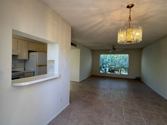 Building Photo - Eastside Townhome
