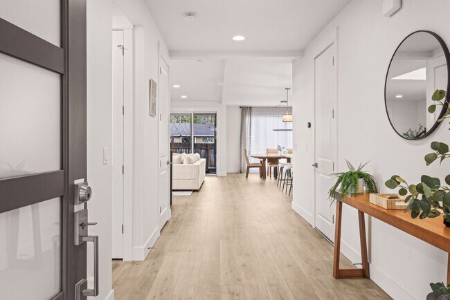 Building Photo - 5891 SW 67th Pl