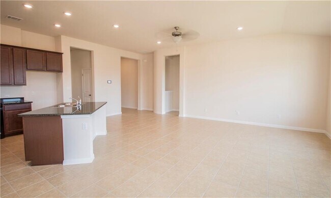 Building Photo - 1609 Desmond St