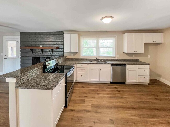 Building Photo - Completely Renovated 3 BR/3 BA Ranch with ...