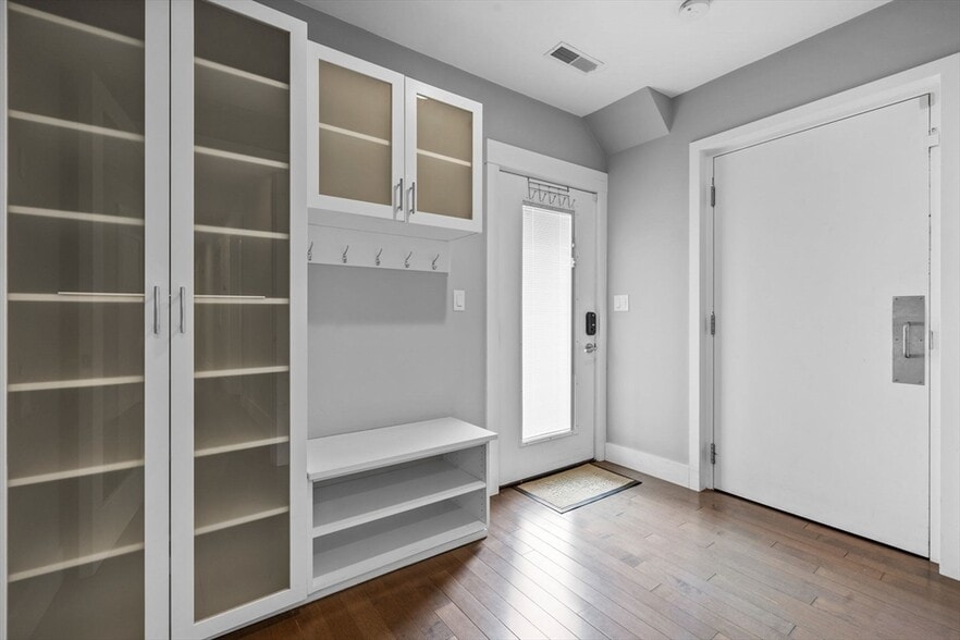 Building Photo - 235 Rawson Rd