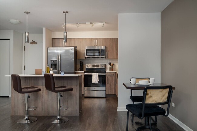 Building Photo - 901 S Ashland Ave