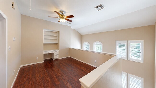 Building Photo - 2128 Gillette St